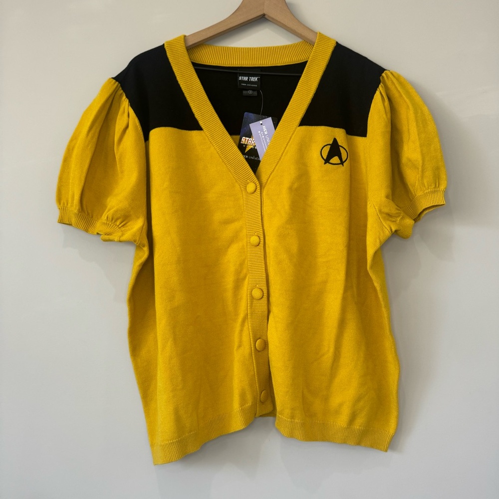 Her Universe Yellow Uniform short sleeve V neck cardigan sweater size 3X women - Picture 2 of 9